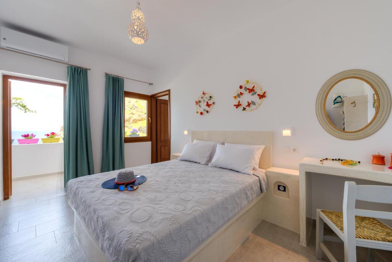 Moschatos Beach House Kamári Exterior foto